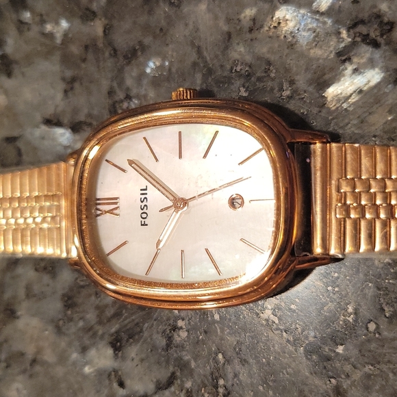 Fosil Watch For Women - Picture 2 of 3